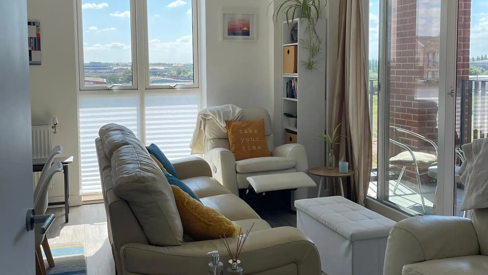 Modern Apartment All Amenities Greater London Rainham