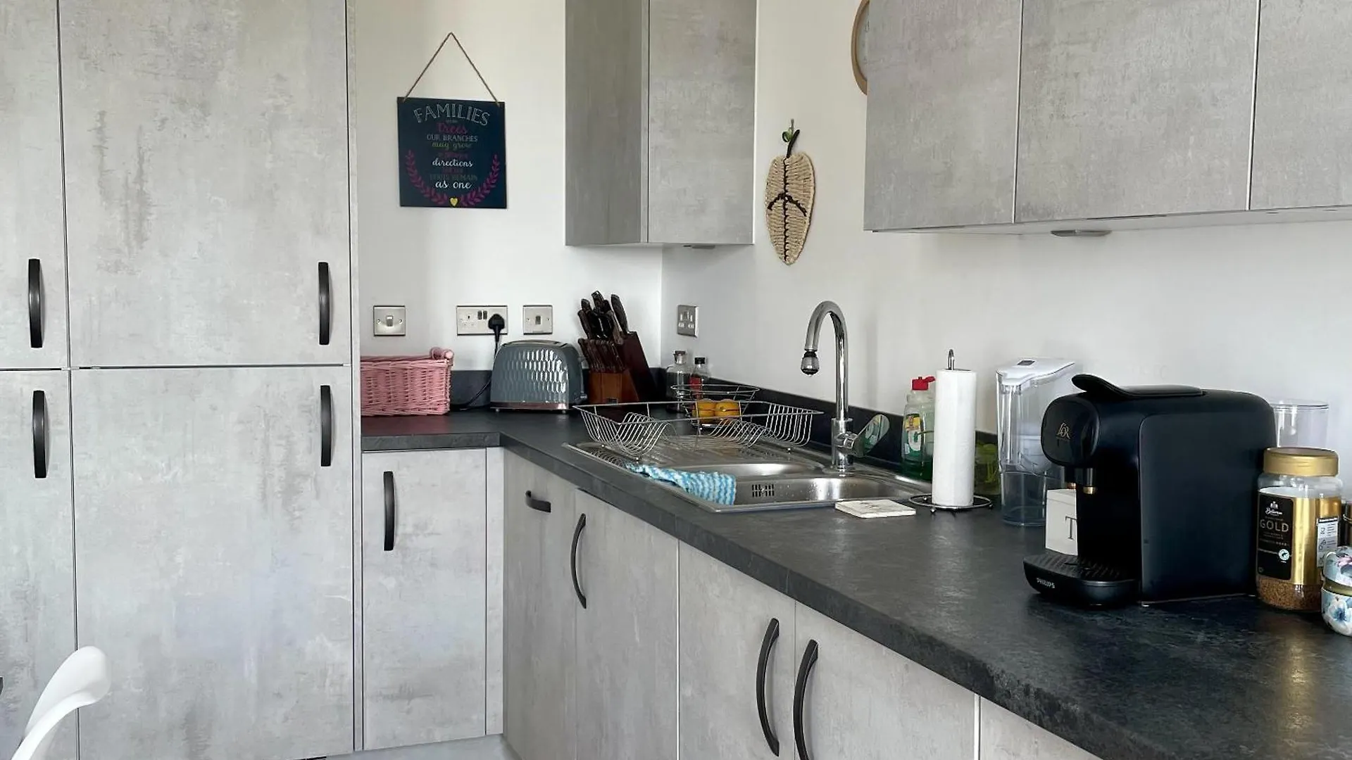 Modern Apartment All Amenities Greater London Rainham  0*, Rainham (Greater London)